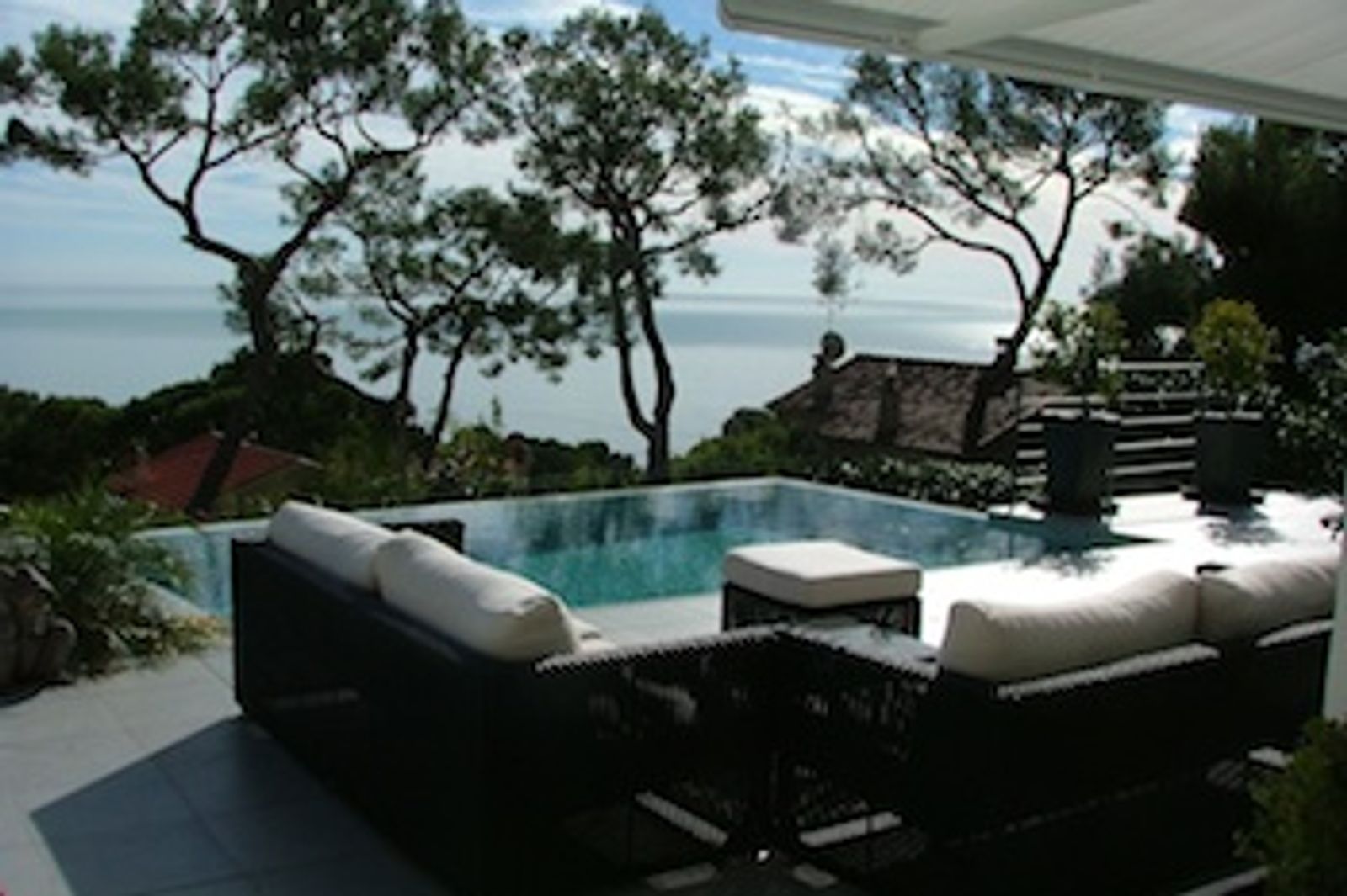 NEW! Three bedroom fully renovated villa in Eze bord de mer.
