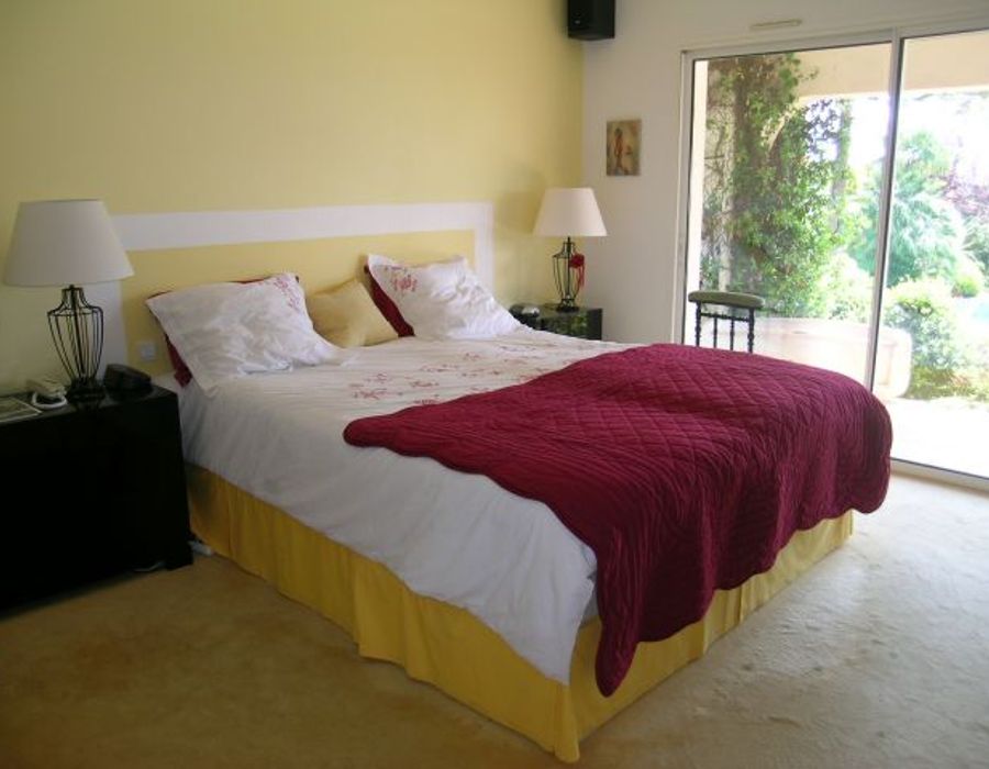 Great property in a quiet domain. 1