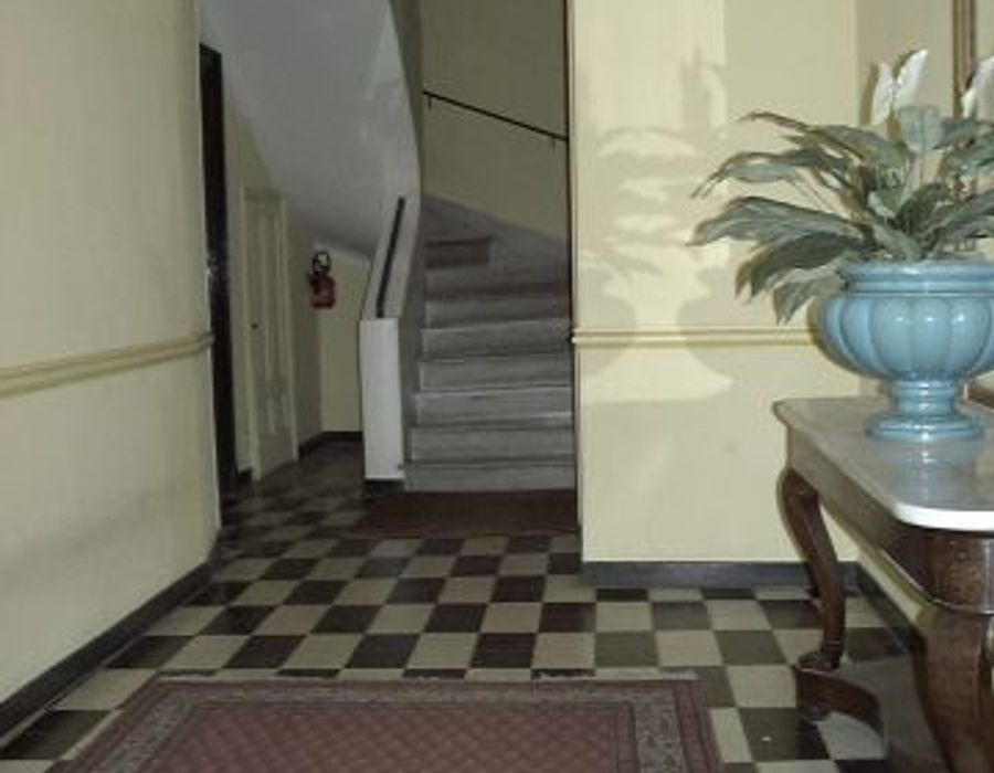 Located in the Park Louisa, a quiet neighborhood overlooking the port 3