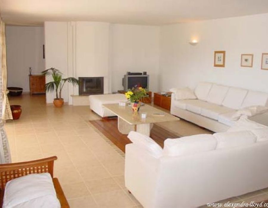 Breathtaking views and a delightful villa near Calvi, North Corsica 5