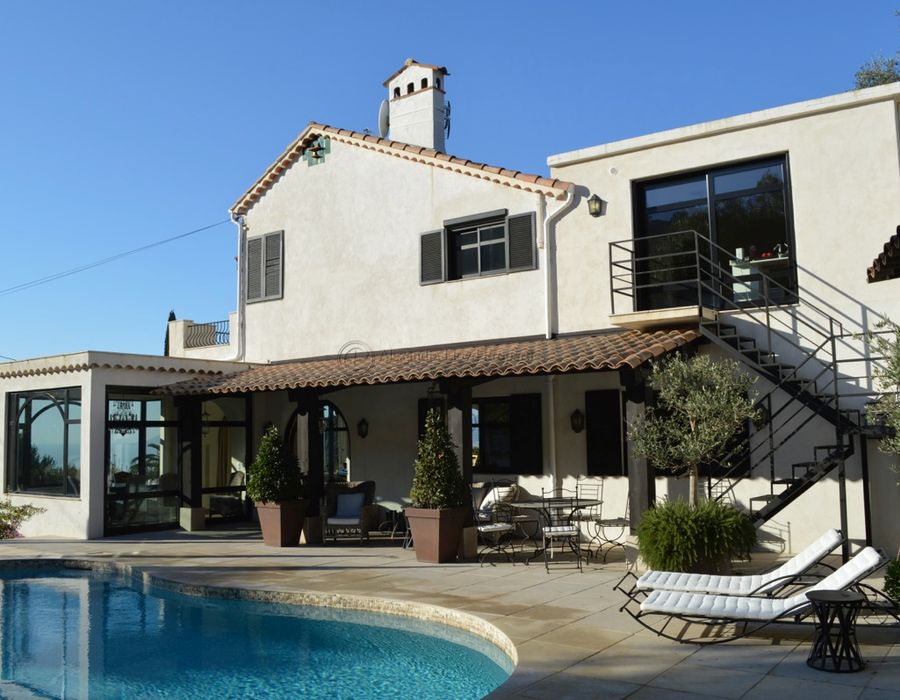 An elegant villa in a perfect location, Cannes La Californie 3
