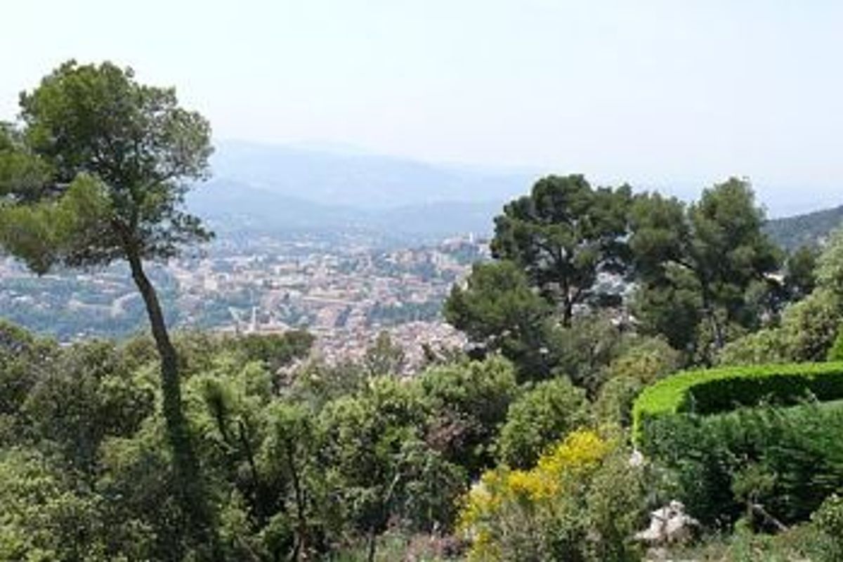 Charming villa on the heights of Grasse.