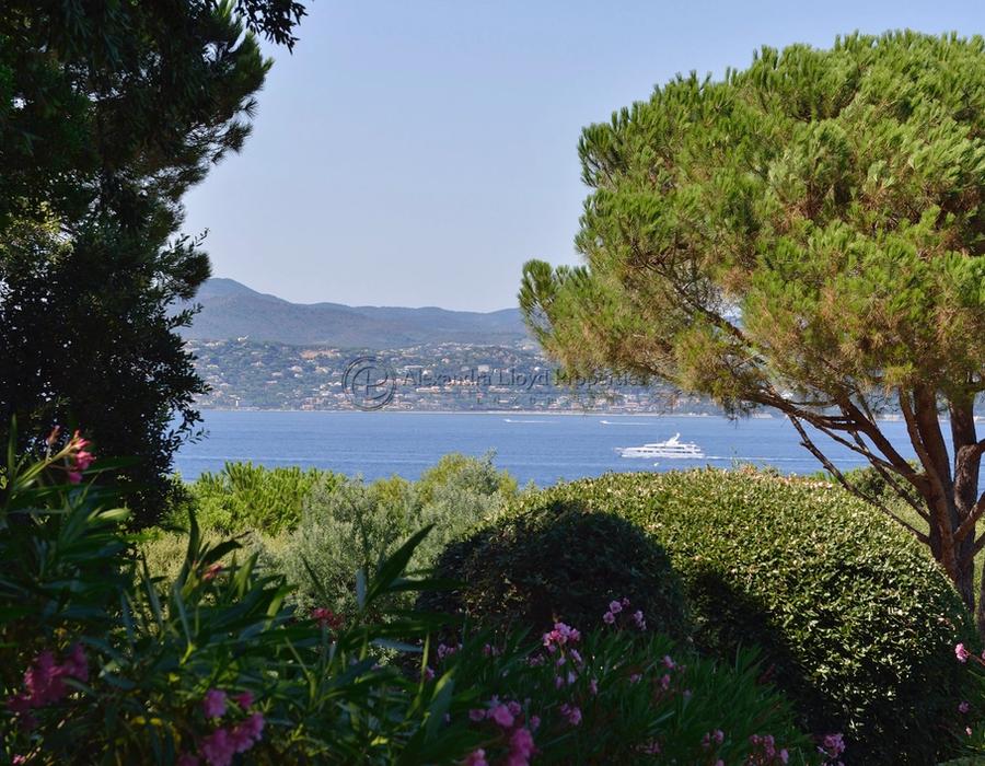 Wonderful views from a wonderful villa in Les Parcs de Saint Tropez 2