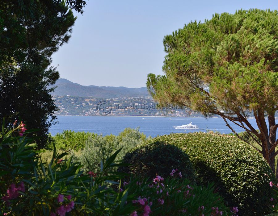 Wonderful views from a wonderful villa in Les Parcs de Saint Tropez 2