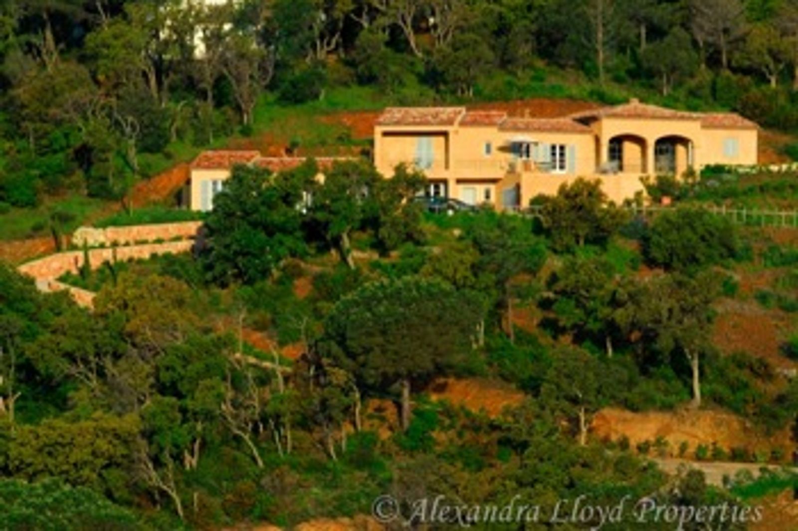 A wonderful newly built villa located in the \"Domaine de la Vallee\" in Gigaro.