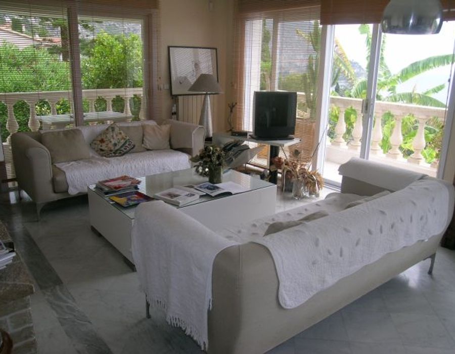 A pretty villa located in Eze bord de mer 1