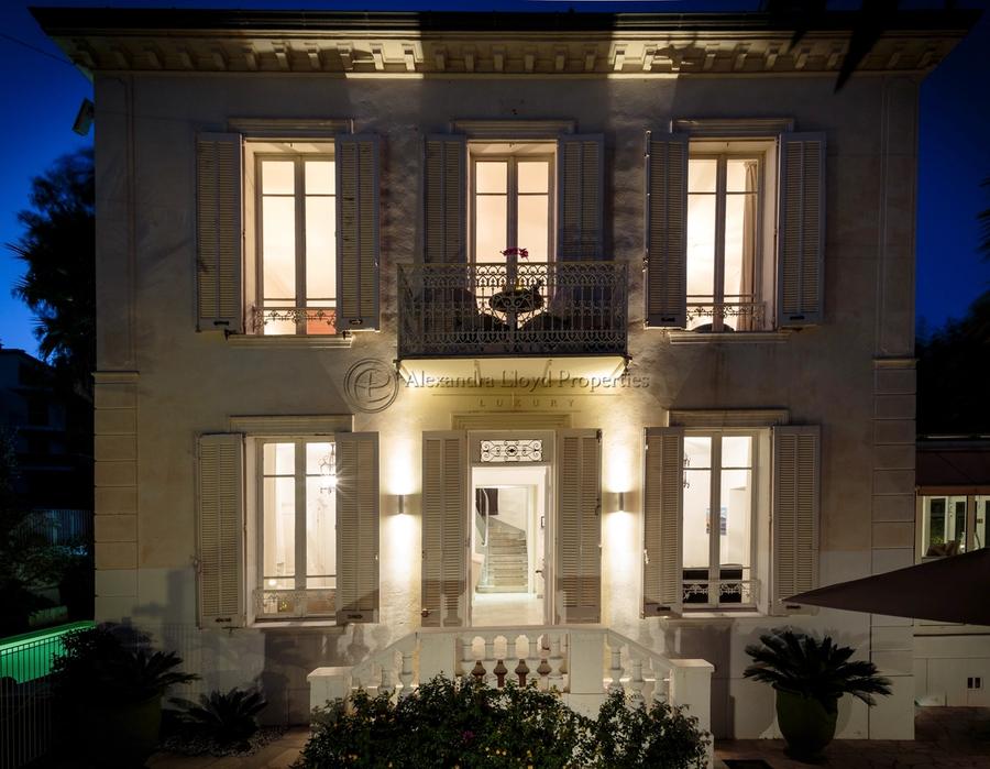 A Wonderful Art Deco Villa Located on Cap d’Antibes 3