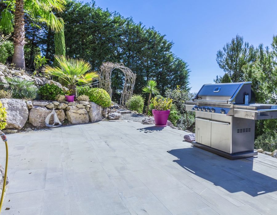 Located in the Ultra Sophisticated Domaine Val des Costes, Eze 6