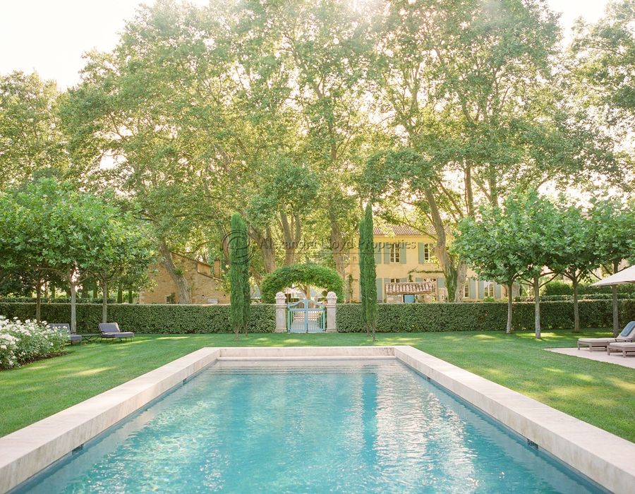An Exceptional Private Estate close to Avignon 4