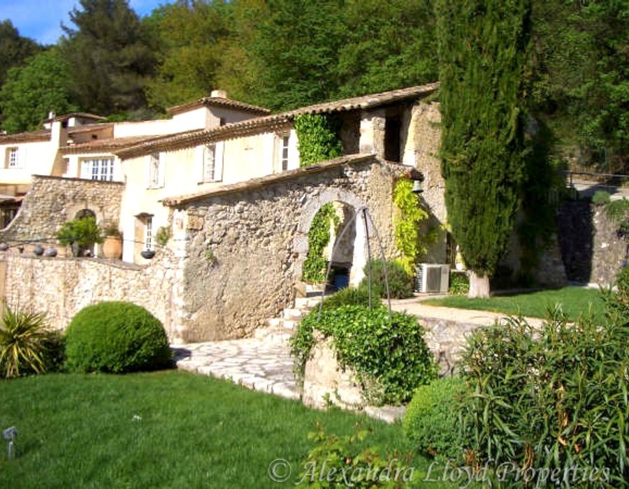 Nestled in the quint countryside of Saint Paul, a lovely Provencal hou 1