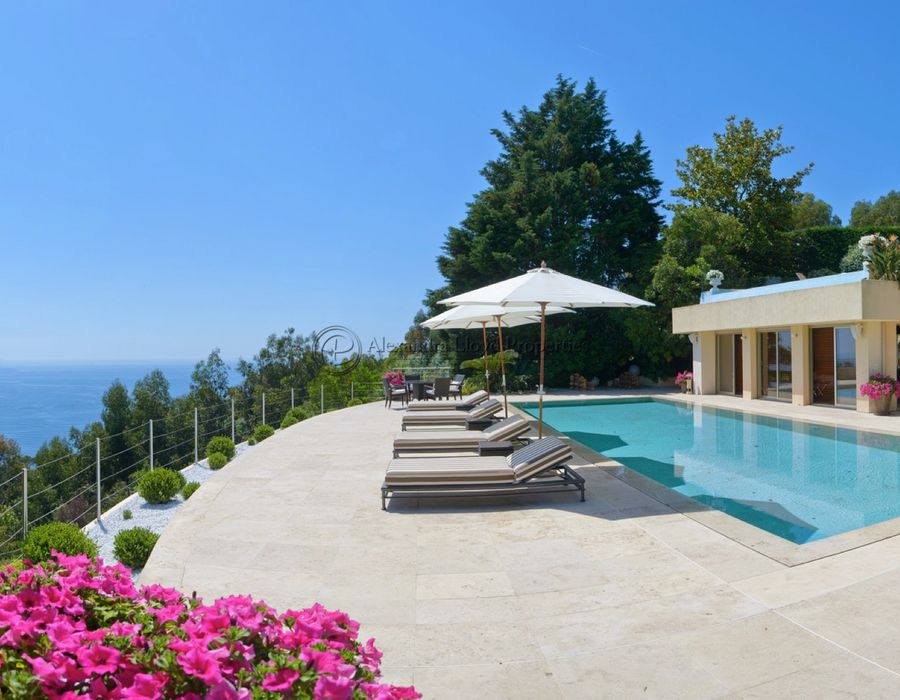 Wonderful property in the hills of Cannes with exceptional views 3