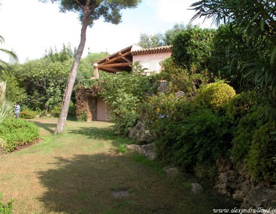 Provencale Villa in a private domain with sea views 1