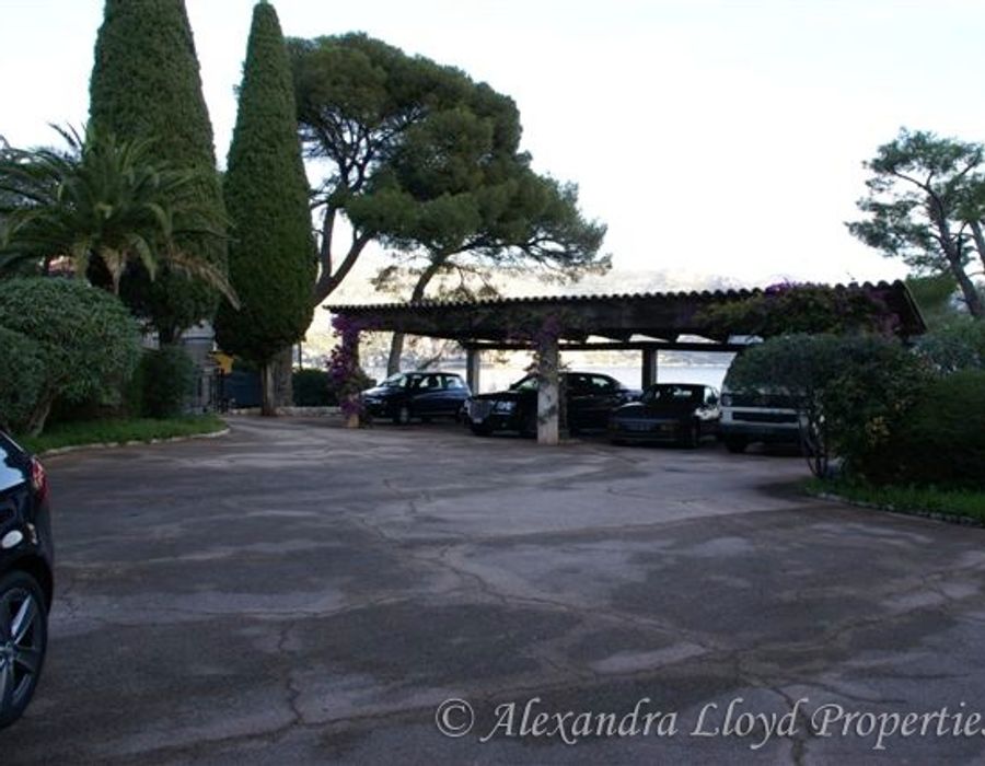 Interesting renovation project in Saint Jean Cap Ferrat. 2