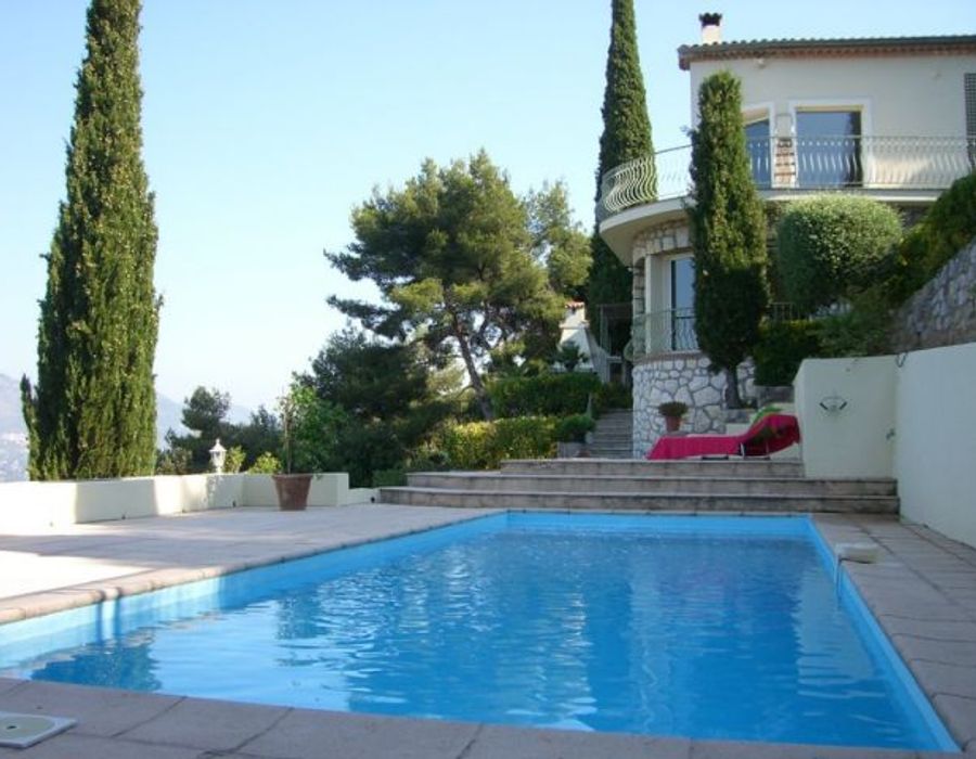 Stylish modern villa with views over Nice and the sea. 3