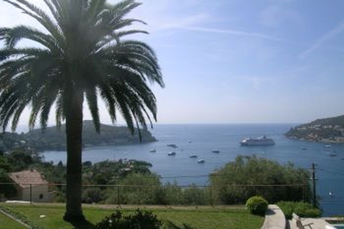 Splendid villa offering spectacular views over the bay of Villefranche
