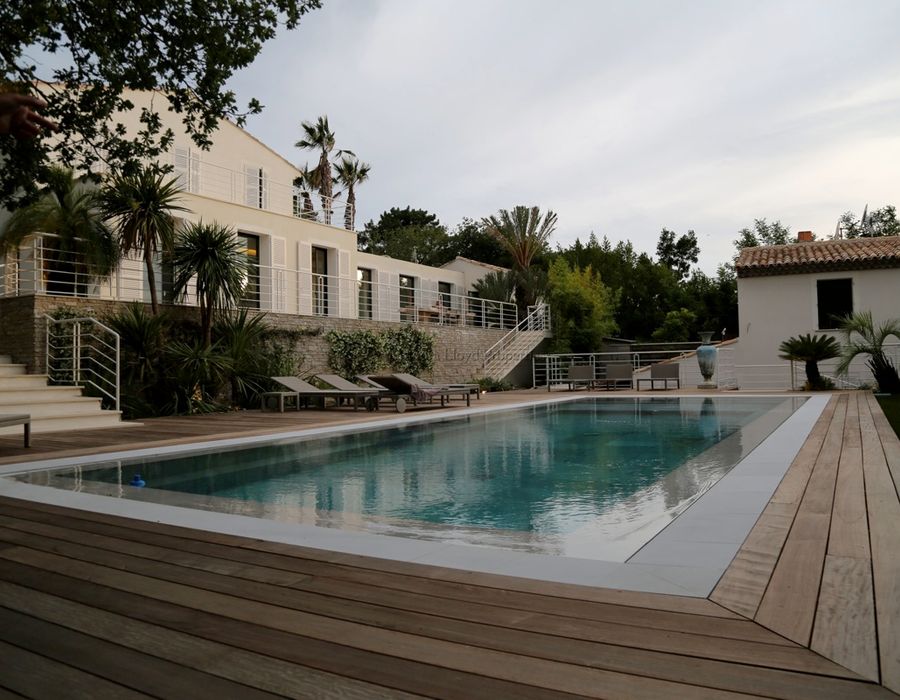 Sumptuous high quality villa walking distance to the centre of Saint Tropez 1