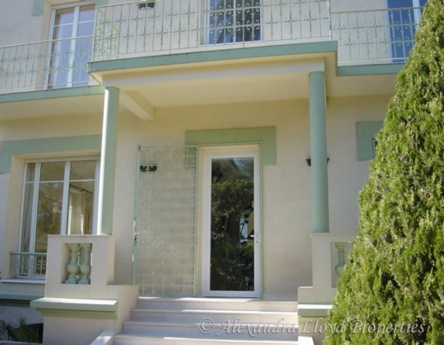 Magnificent villa 650 sqm with swimming pool 4