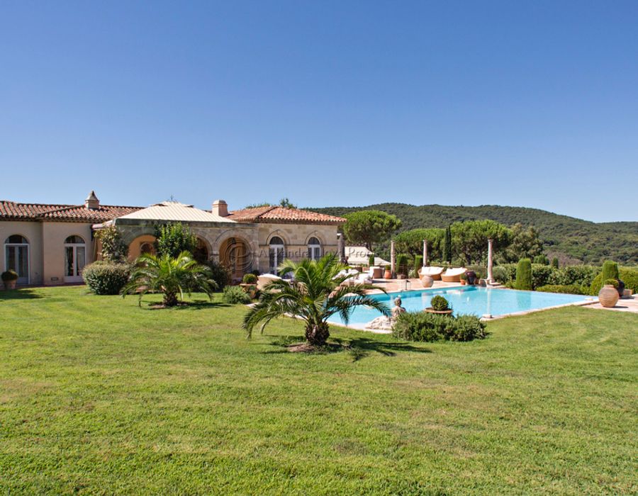 Excellent position and stunning views from Les Carles - Saint Tropez 3