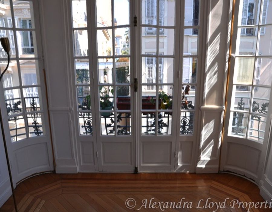 Luxurious apartment in the heart of Nice city centre. 2
