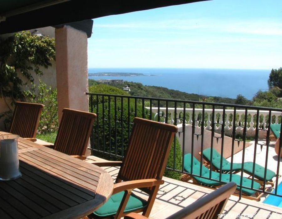 Stunning Provencal property located in the prestigious Super Cannes 6