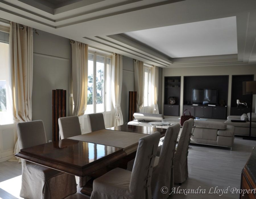 An excellent location, a step from La Croisette in Cannes 2