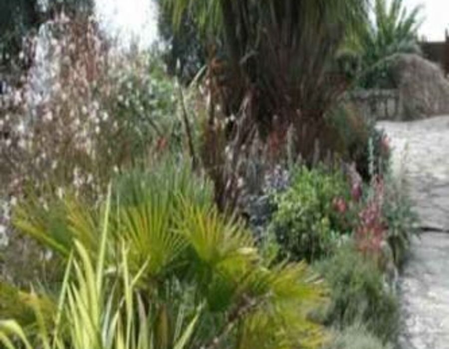 lovely Provencal style villa offers views of the sea and countryside 6