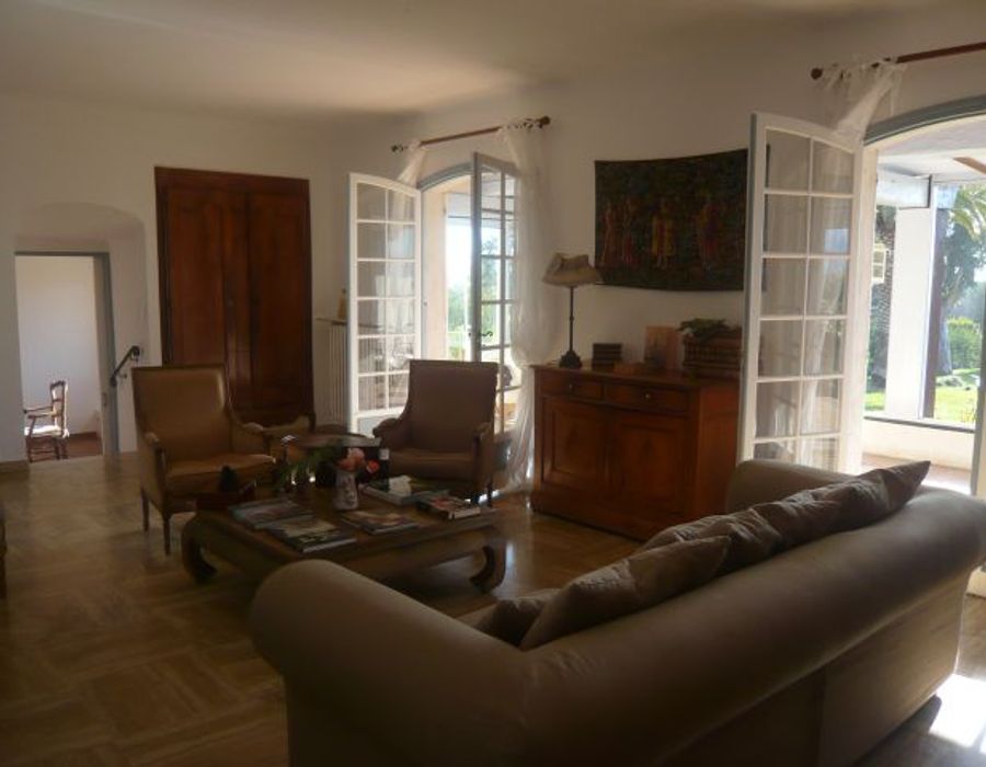 A very charming Provencal property located in La Gaude 6