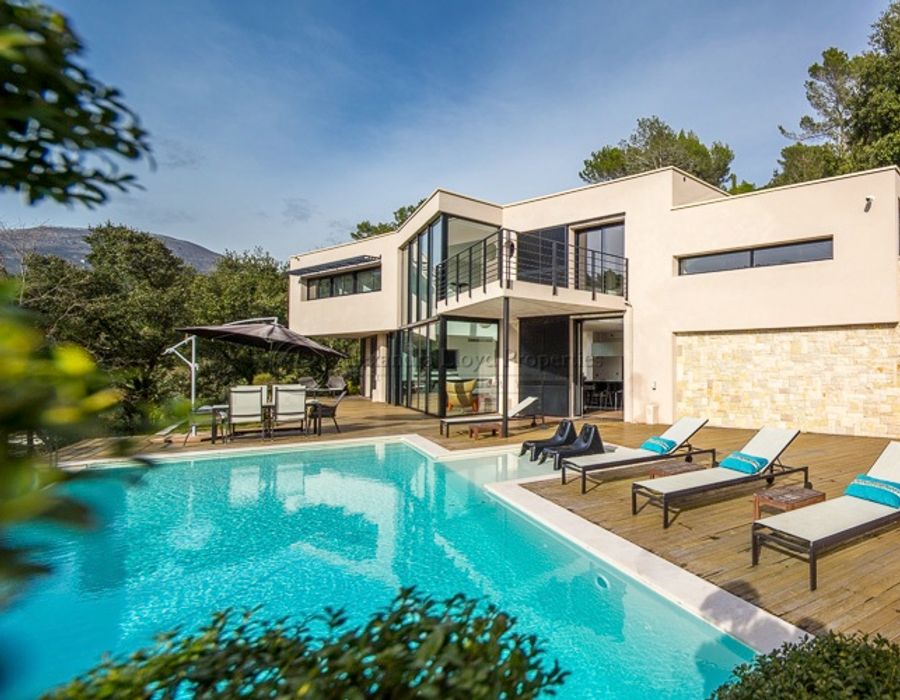 Contemporary villa for rent in Les Hauts de Saint Paul, Saint Paul de Vence 1