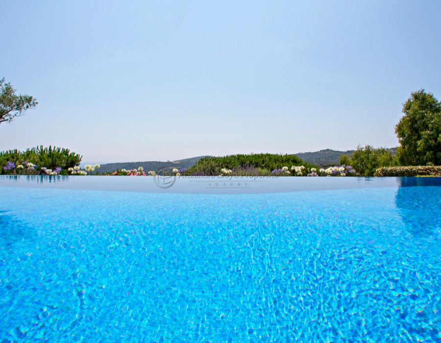 Villa neuve à Ramatuelle somptueusement décorée 5