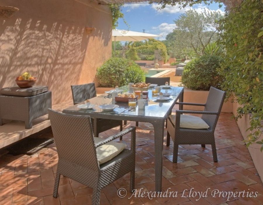 A lovely house for sale in Saint Tropez, close to the village 5