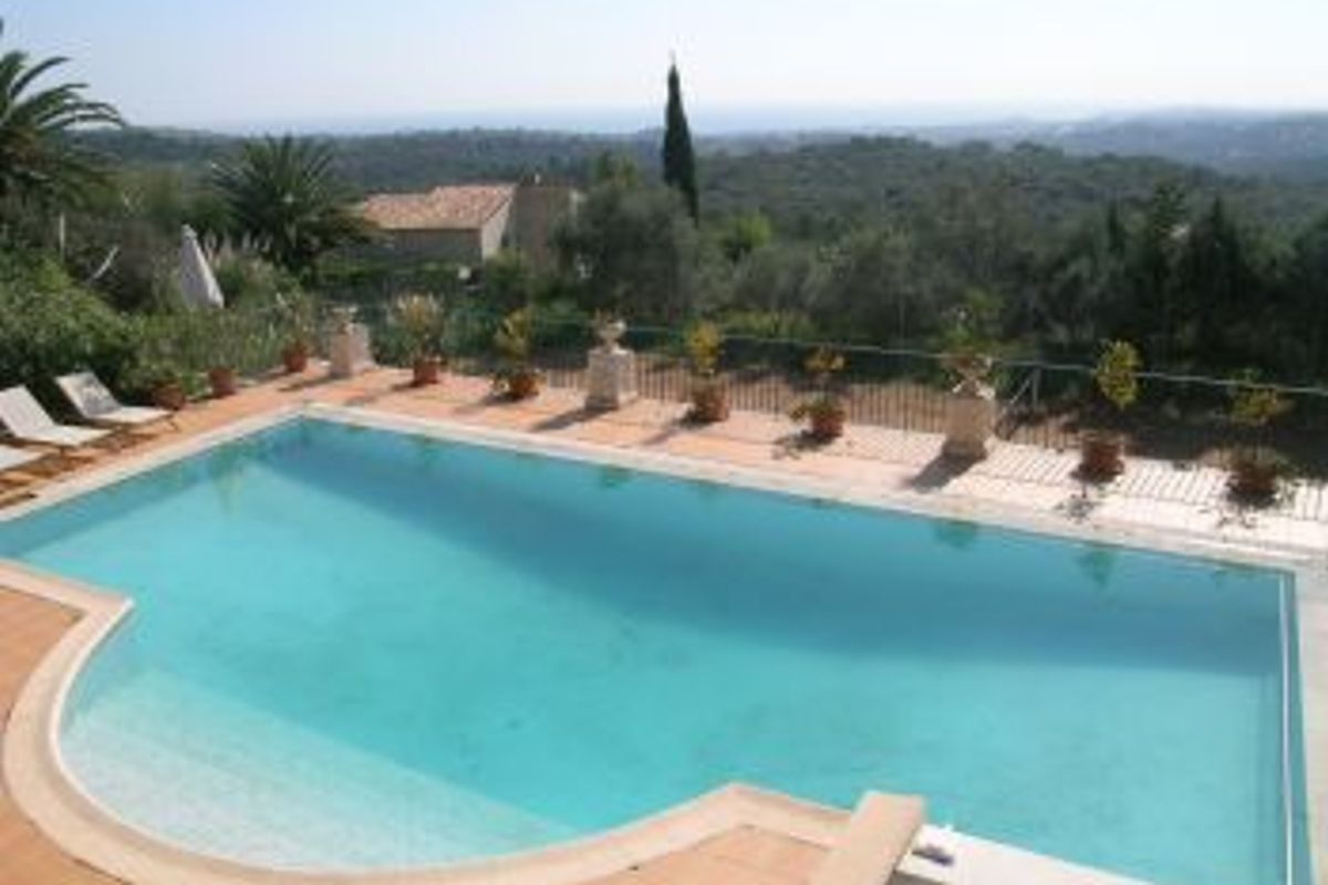 Palladian villa in a private domain in Valbonne with sea views.