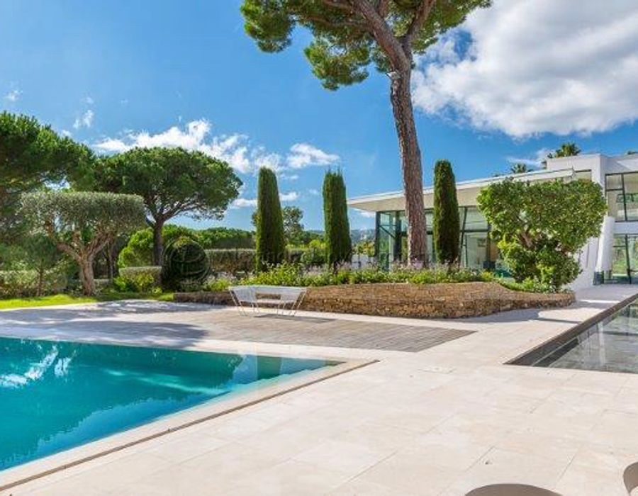 Fabulous ultra contemporary villa located on the Route de Tahiti 6