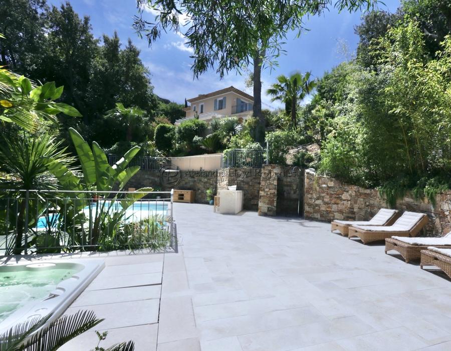 Fabulous newly renovated property in the Sinopolis domaine, close to Saint Tropez 6
