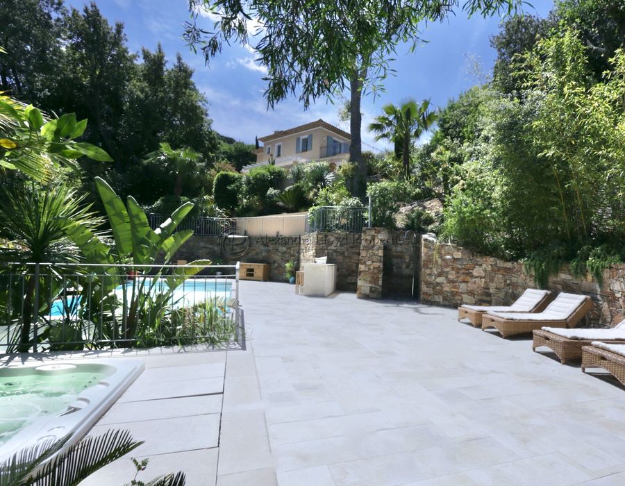 Fabulous newly renovated property in the Sinopolis domaine, close to Saint Tropez 6