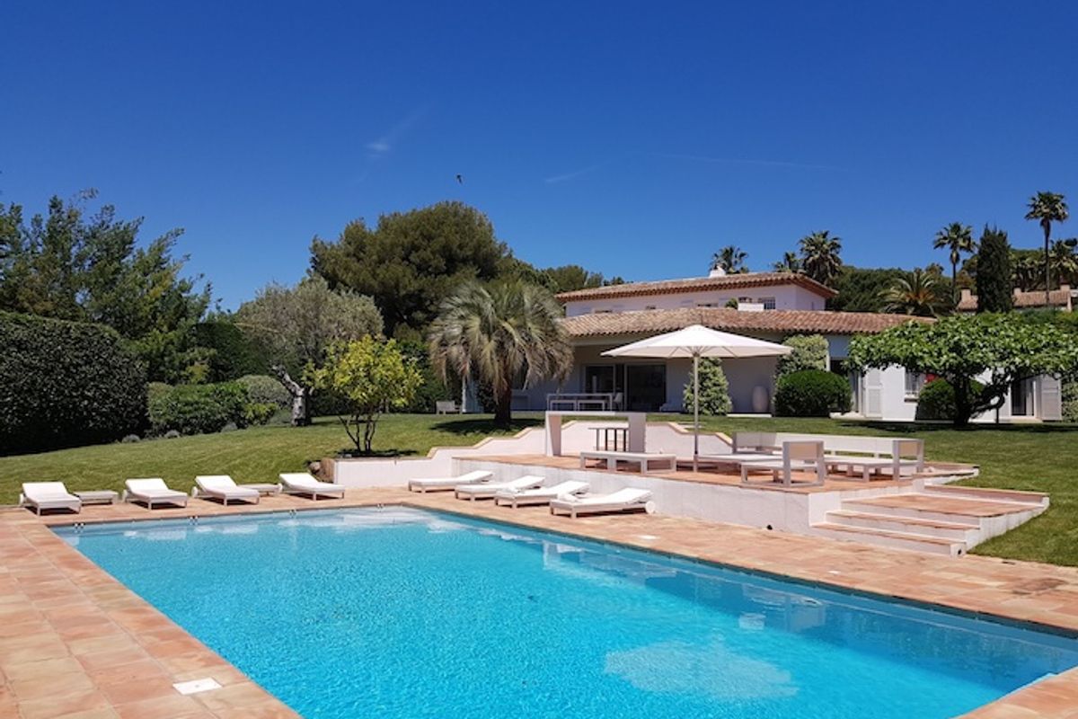 A five bedroom villa for rent in the Domaine de la Capilla