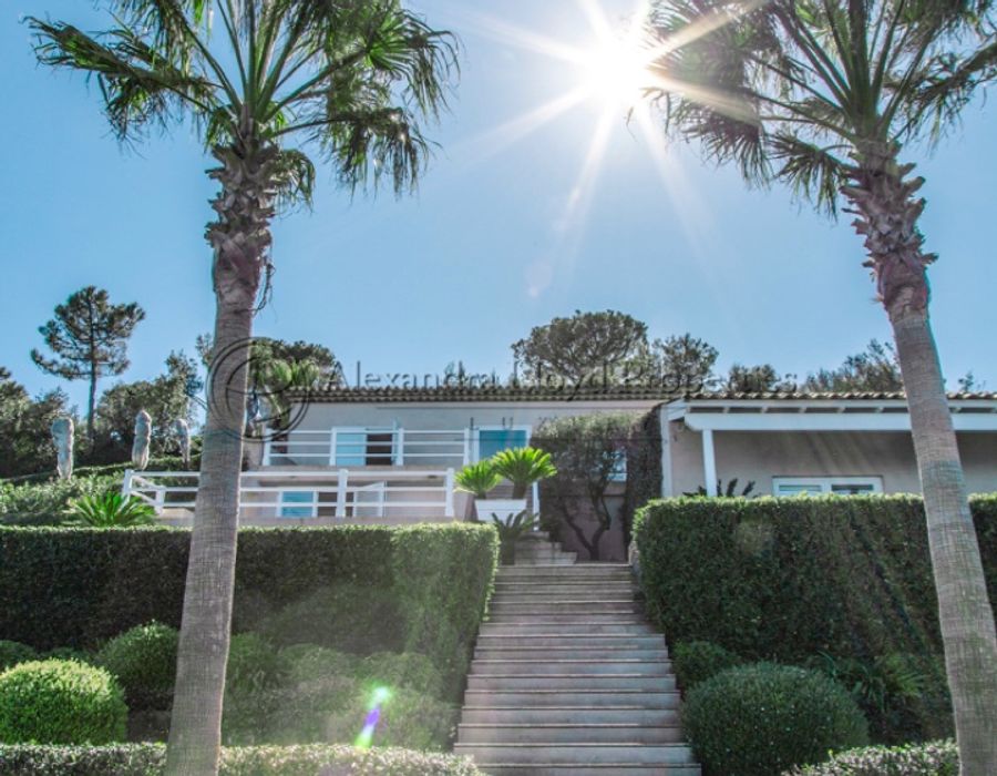 Water front villa with five Bedrooms in Les Parcs de Saint Tropez 4