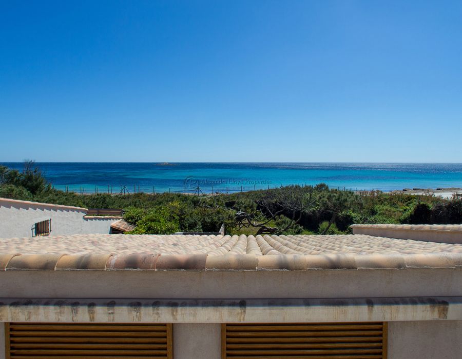 A beautiful property located in Le Parc de la Moutte, 30m from the beach 4