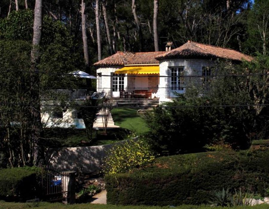 Lovely villa in a domain of Mougins 1