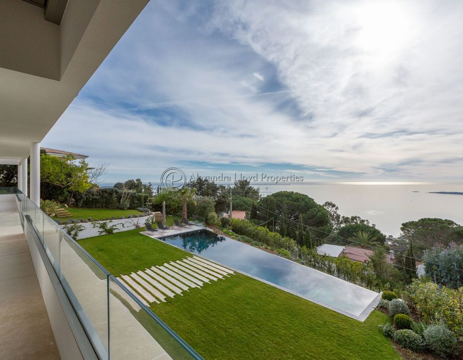 Stunning contemporary villa for rent in Super Cannes 5