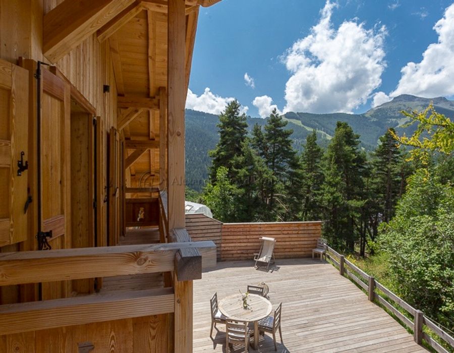 A lovely luxury chalet for rent in Auron 2