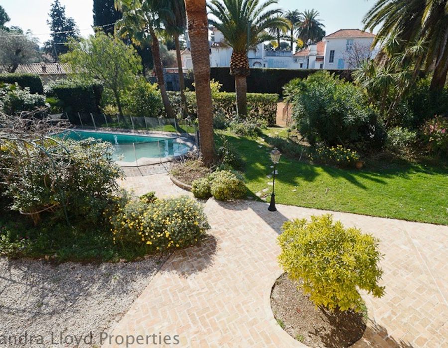 CAP D'ANTIBES - West facing - 100 meters from the water! 6