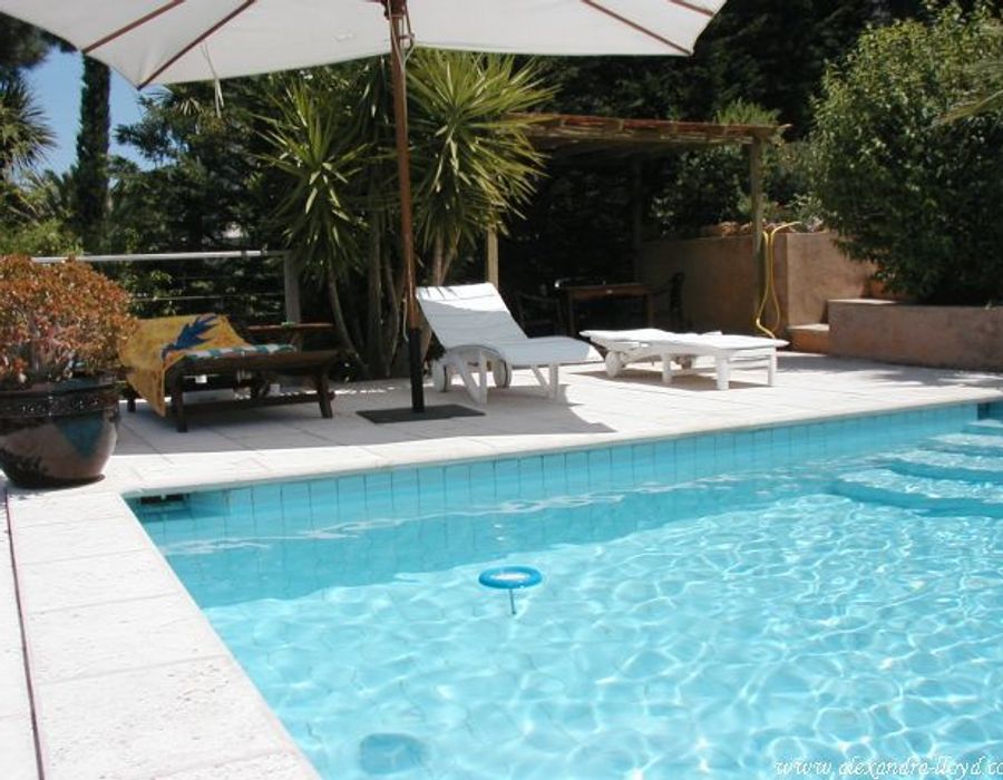 Stunning property in a private domain 6