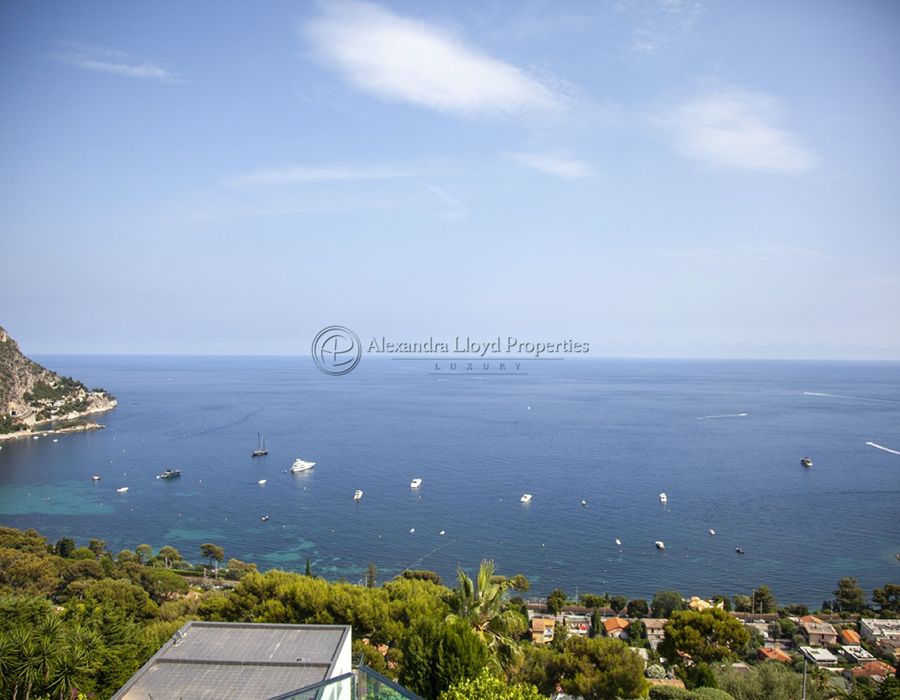 Magnificent contemporary property with stunning views, located in Eze Bord de Mer 1