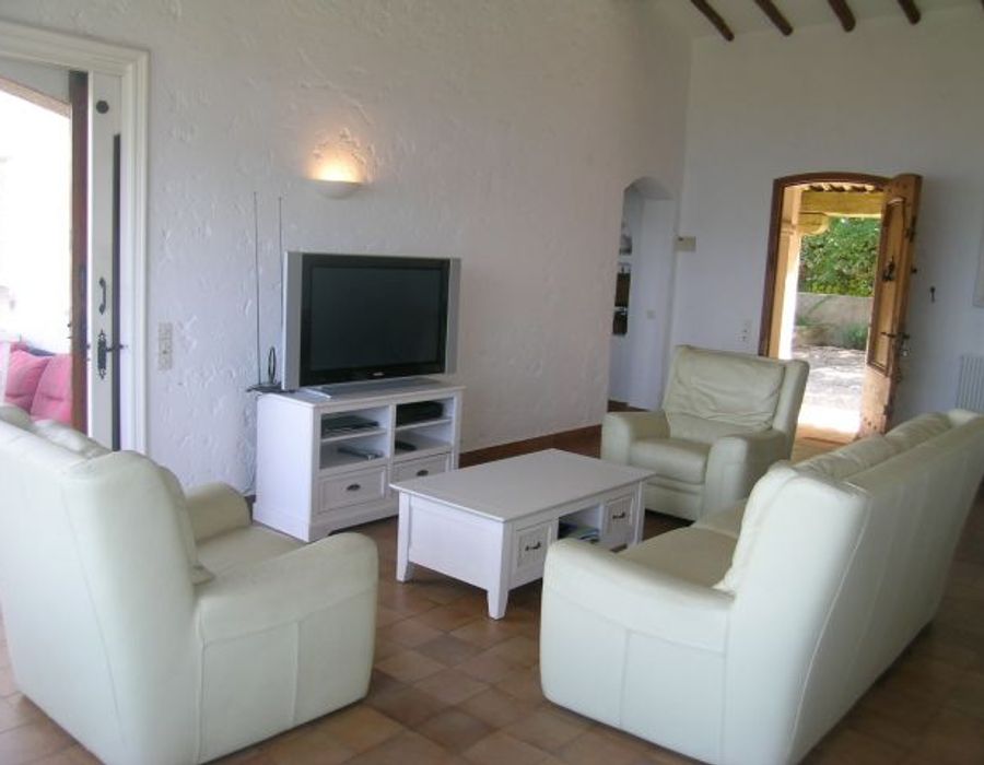 A charming villa located in a private domain in Saint Tropez 4