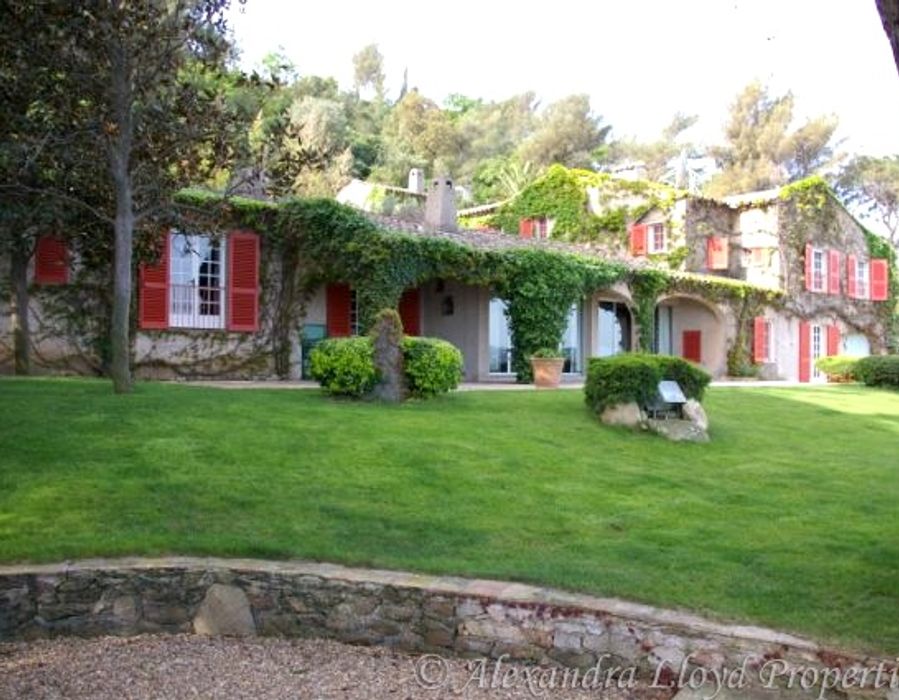 Water's edge property - Saint Tropez. 4