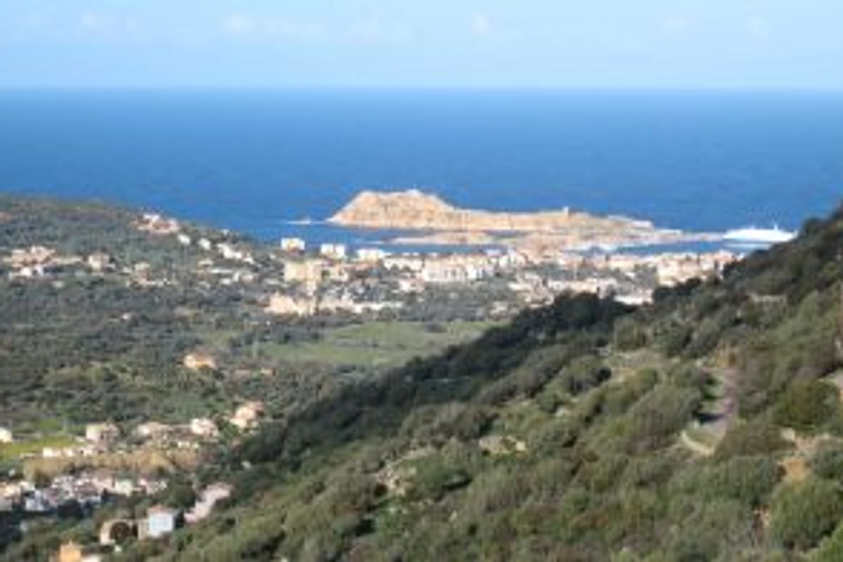 Newly built villa with Corsican stone enjoys a wonderful position