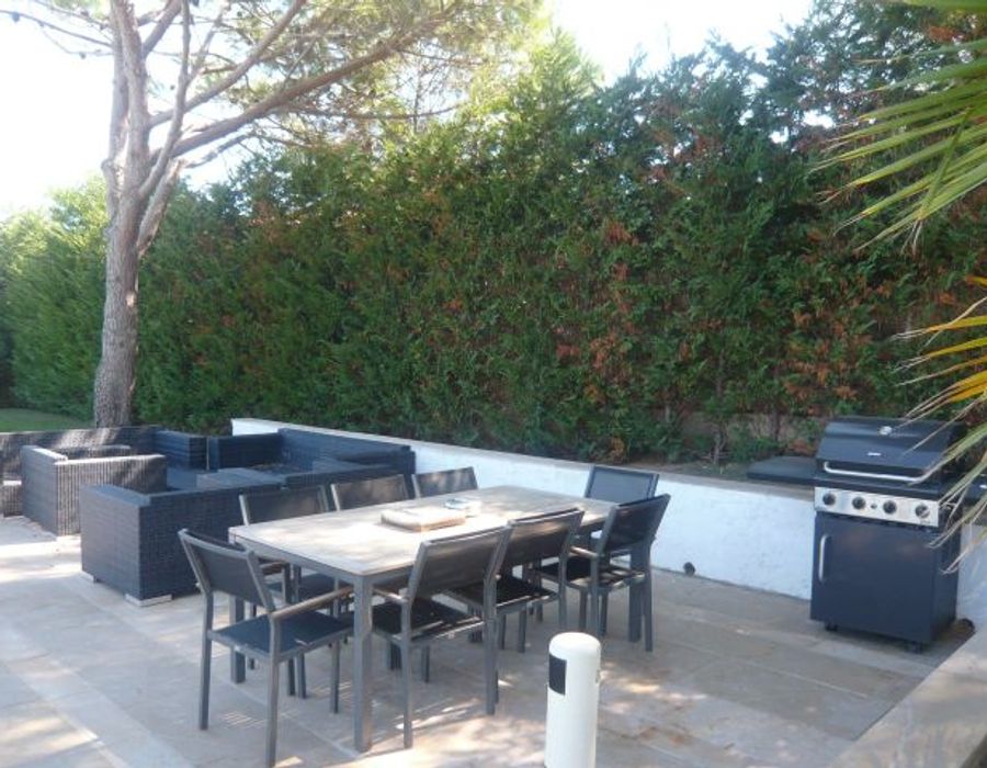 Five star location of this lovely villa next to Club 55 2