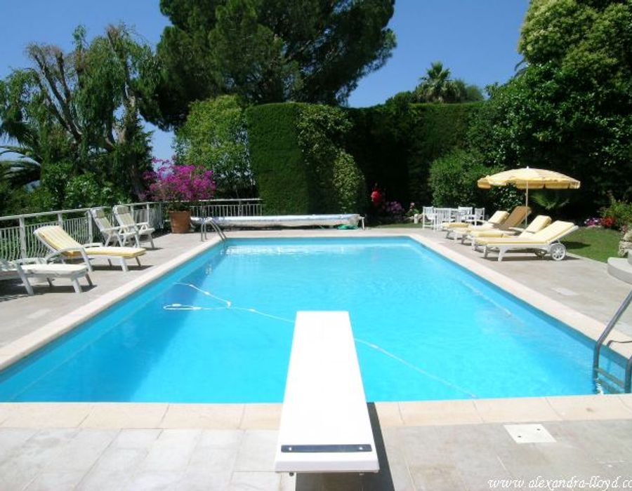 Super views from the prestigious Cannes Californie 4