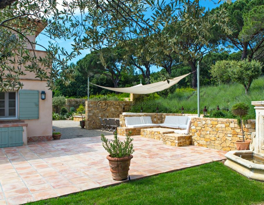 Elegant villa in Les Parcs de Saint Tropez 3