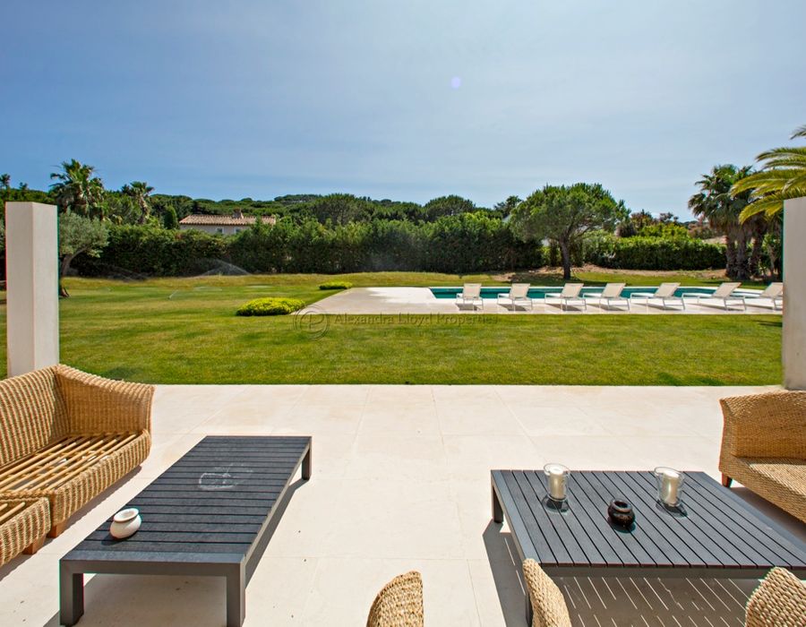 A contemporary villa for rent in the Salins area of Saint Tropez 6